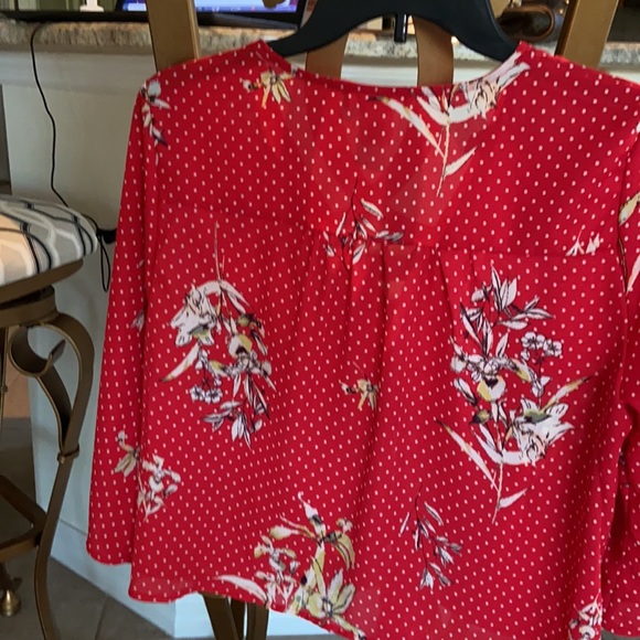 Urban Romantics size medium red top - Picture 4 of 4